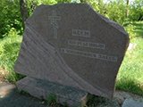 Памятник всем погибшим и погребенным здесь